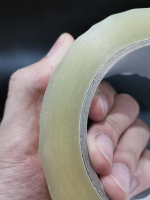 Bandă adezivă transparentă Bopp pentru ambalare